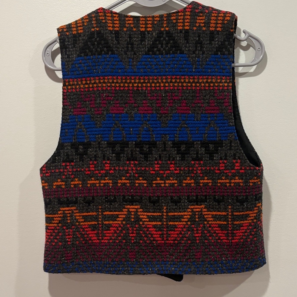 Colorful Patterned Vest - Picture 6 of 6